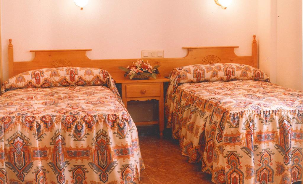 Hostal Cuatro Esquinas Ejea De Los Caballeros Zimmer foto
